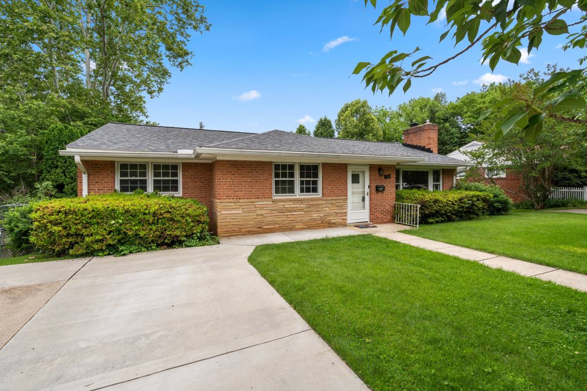 House for rent at 4907 Elsmere Ave, Bethesda, MD 20814
