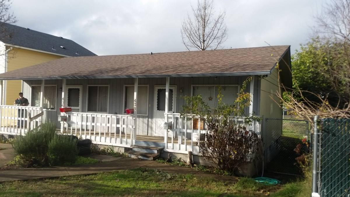 Apartment for rent at 436 NE Jackson, Roseburg, OR 97470