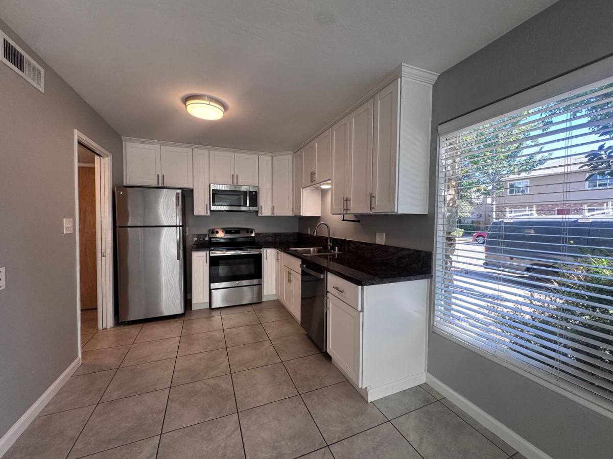 Apartment for rent at 2707 O St, Sacramento, CA 95816