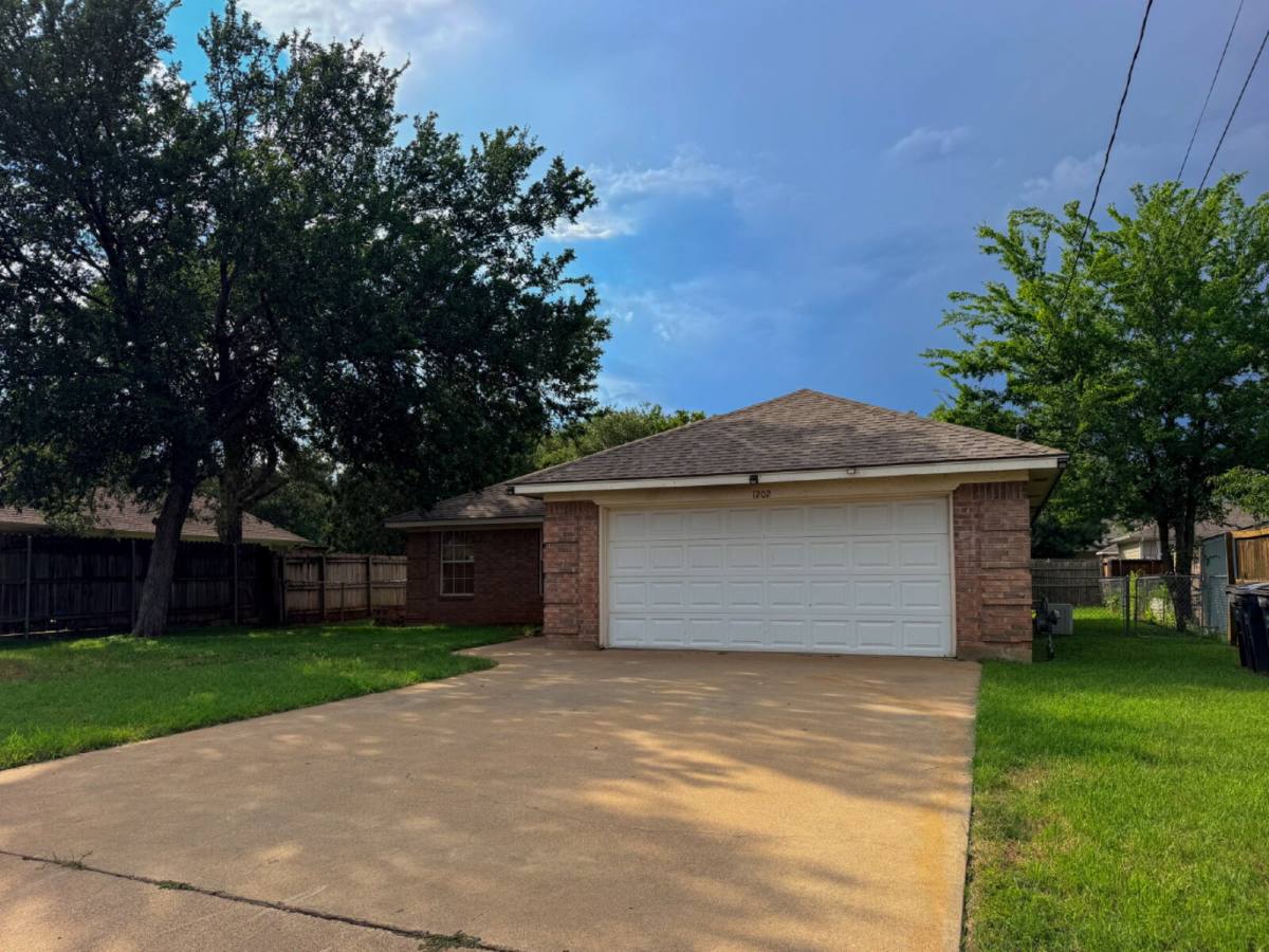 House for rent at 1202 Spell Ave, Cleburne, TX 76033