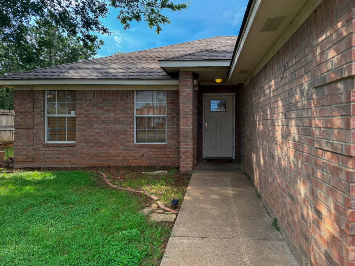 House for rent at 1202 Spell Ave, Cleburne, TX 76033
