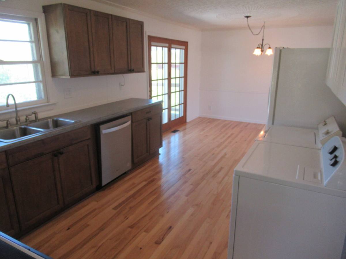 House for rent at 1330 Davis Rd, Lincolnton, NC 28092