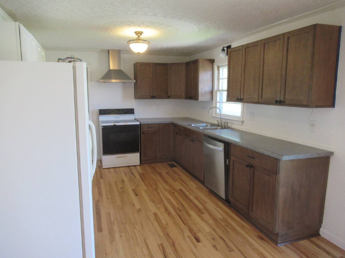 House for rent at 1330 Davis Rd, Lincolnton, NC 28092