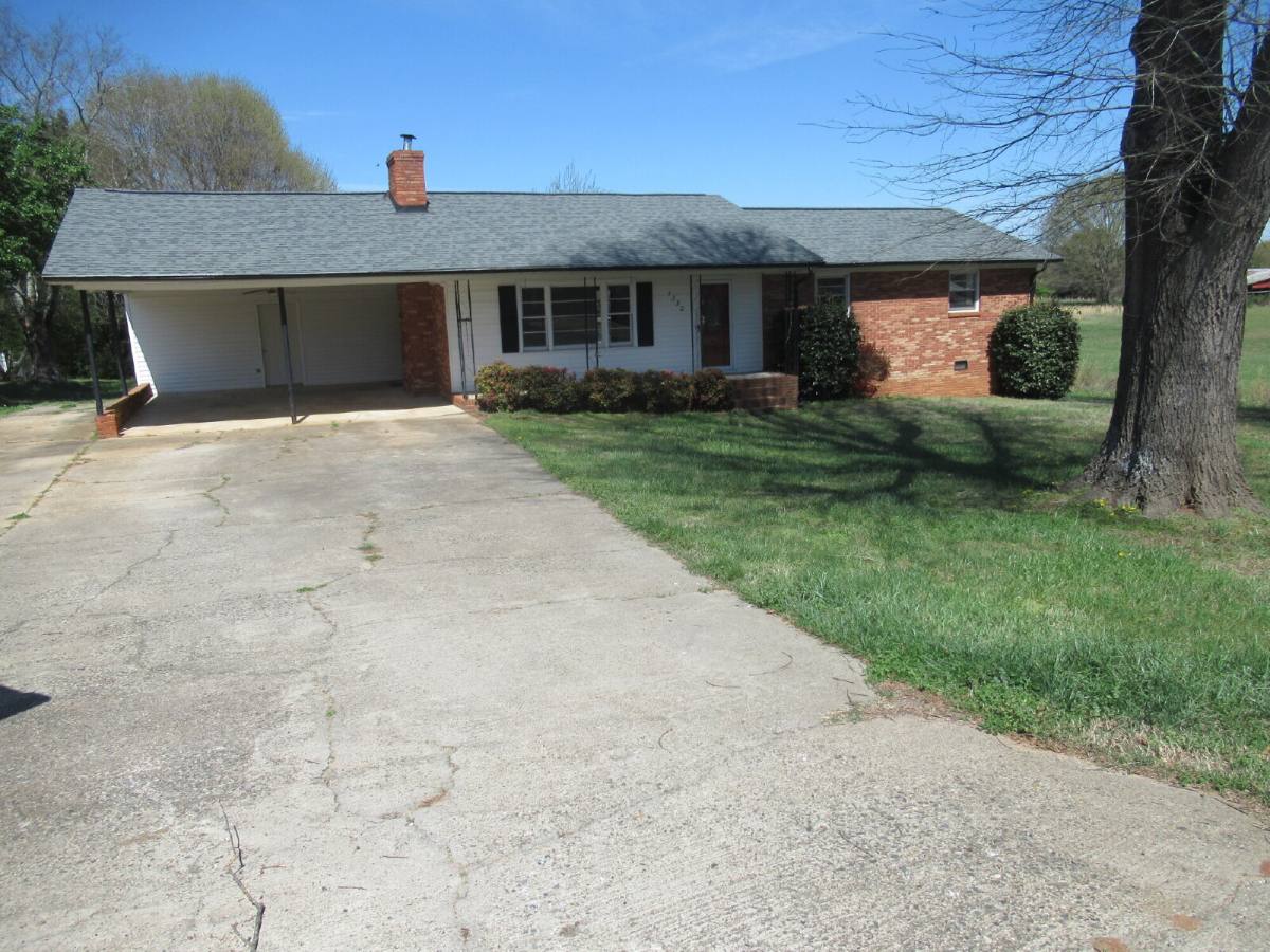 House for rent at 1330 Davis Rd, Lincolnton, NC 28092