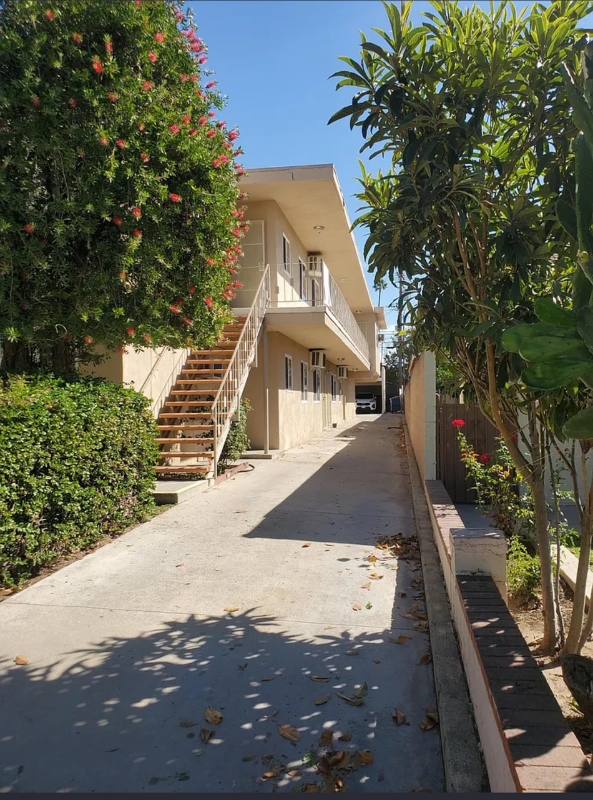 Apartment for rent at 1128 Raymond Ave #5, Glendale, CA 91201