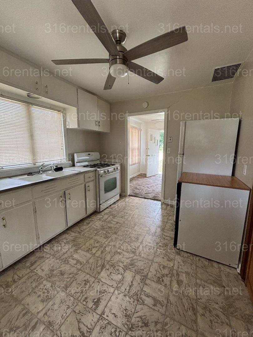House for rent at 1423 N Terrace Dr, El Dorado, KS 67042