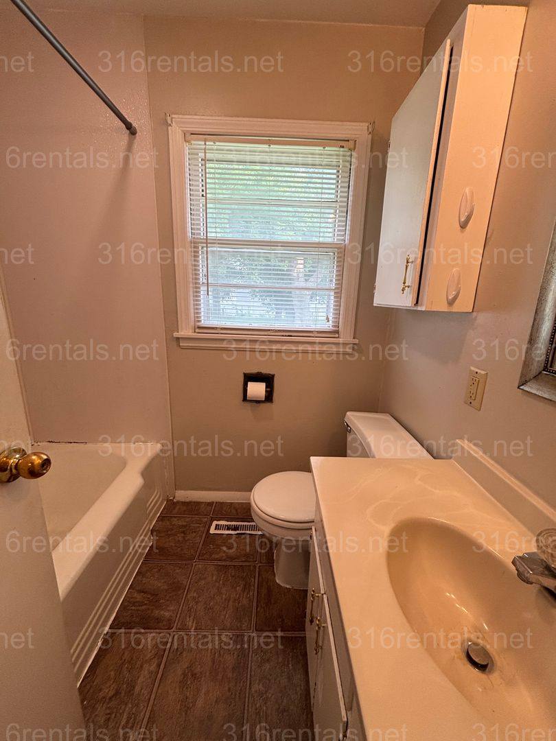 House for rent at 1423 N Terrace Dr, El Dorado, KS 67042
