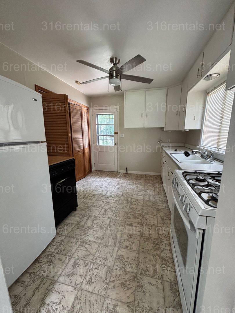 House for rent at 1423 N Terrace Dr, El Dorado, KS 67042