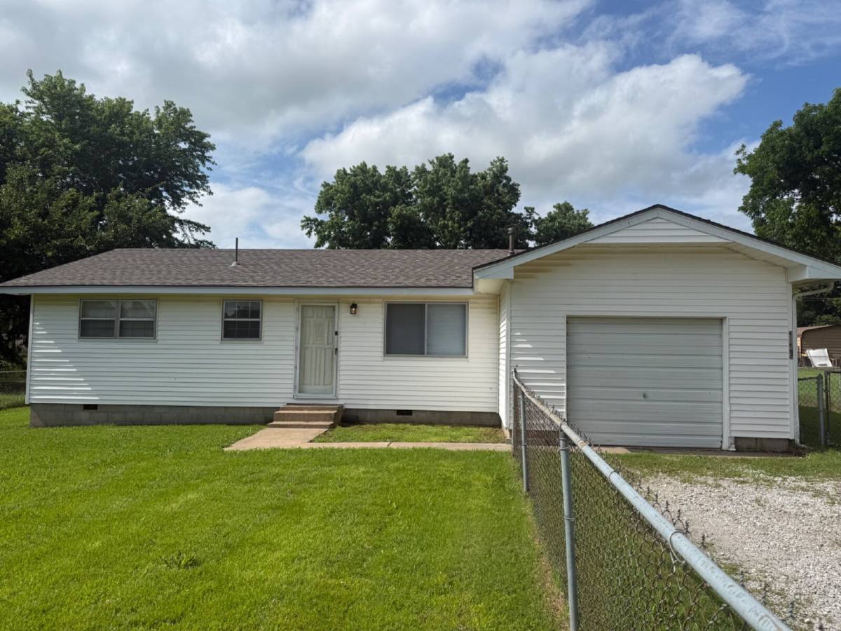 House for rent at 30375 E 150th St S, Coweta, OK 74429