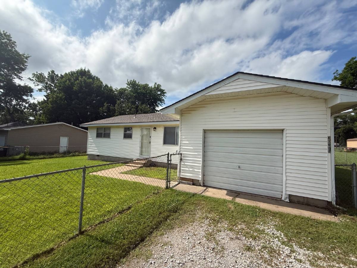 House for rent at 30375 E 150th St S, Coweta, OK 74429