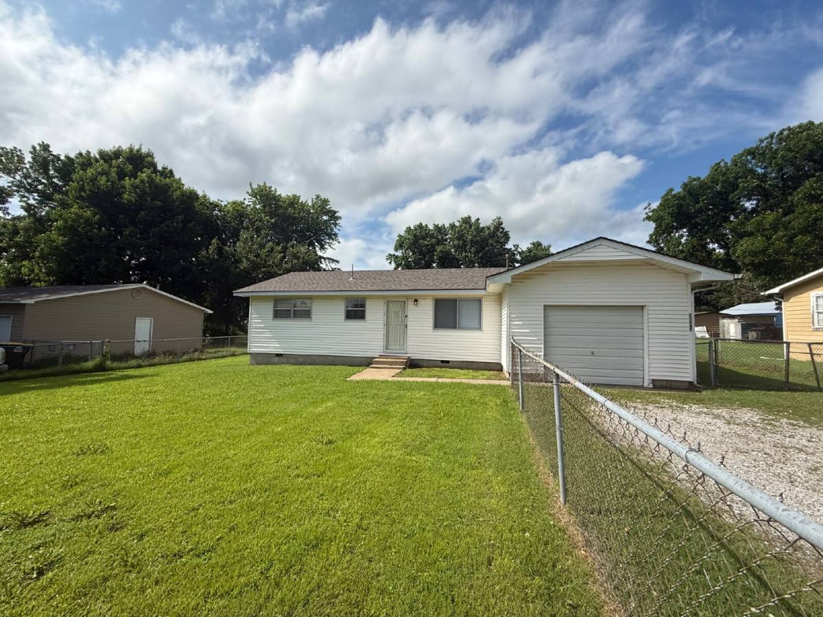 House for rent at 30375 E 150th St S, Coweta, OK 74429