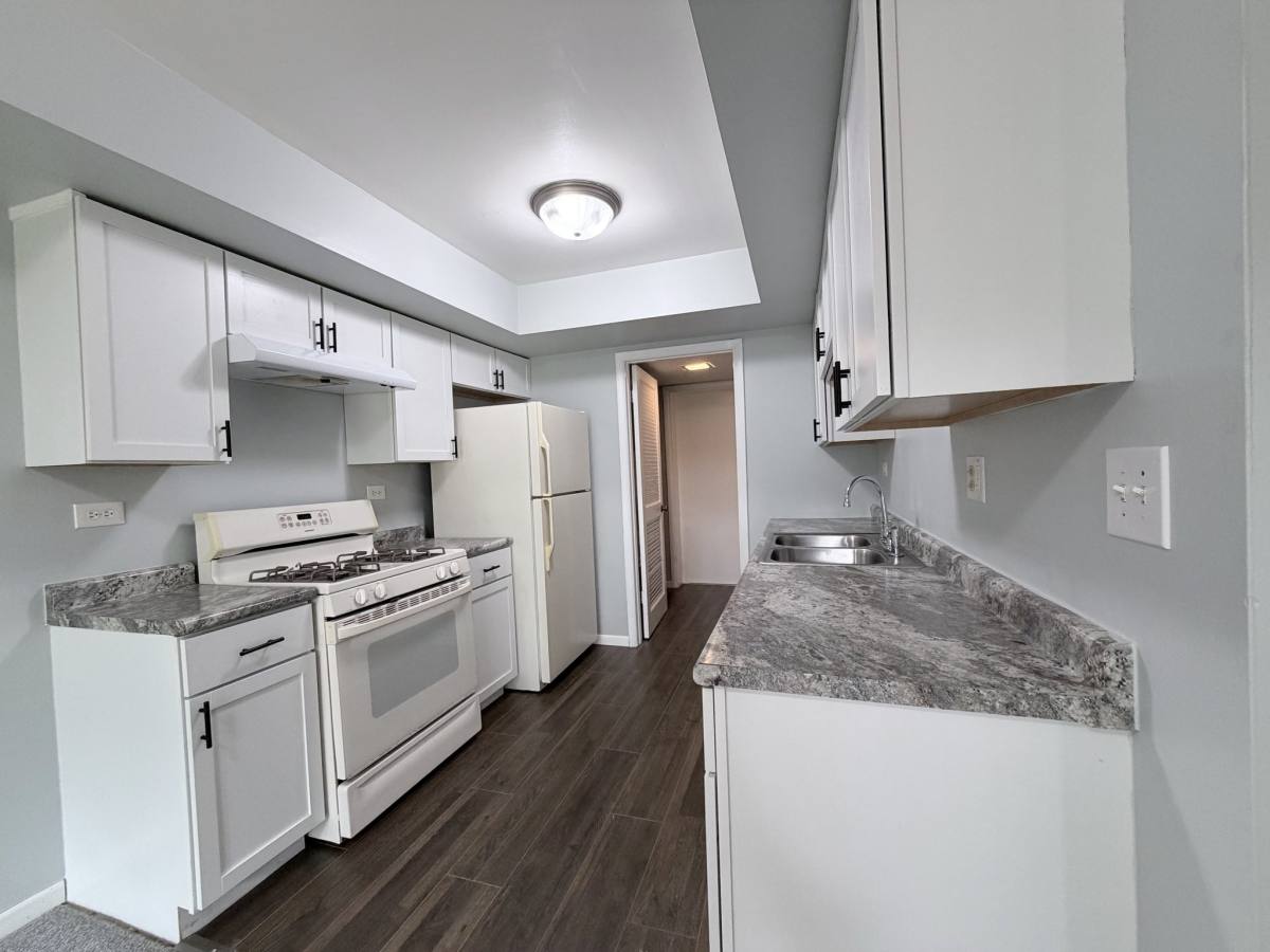 Townhouse for rent at 2 Elm Court, Bolingbrook, IL 60440