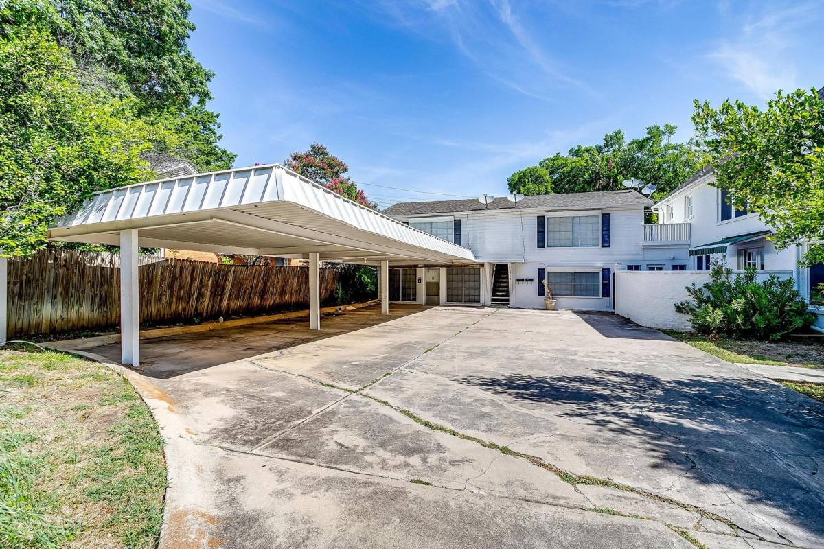 Apartment for rent at 3562 W 4th St, Fort Worth, TX 76107