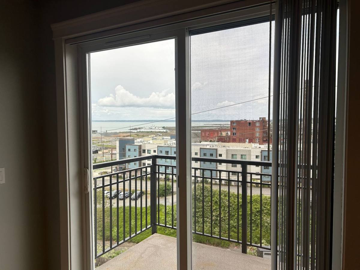 Condo for rent at 1015 Railroad Ave, Bellingham, WA 98225