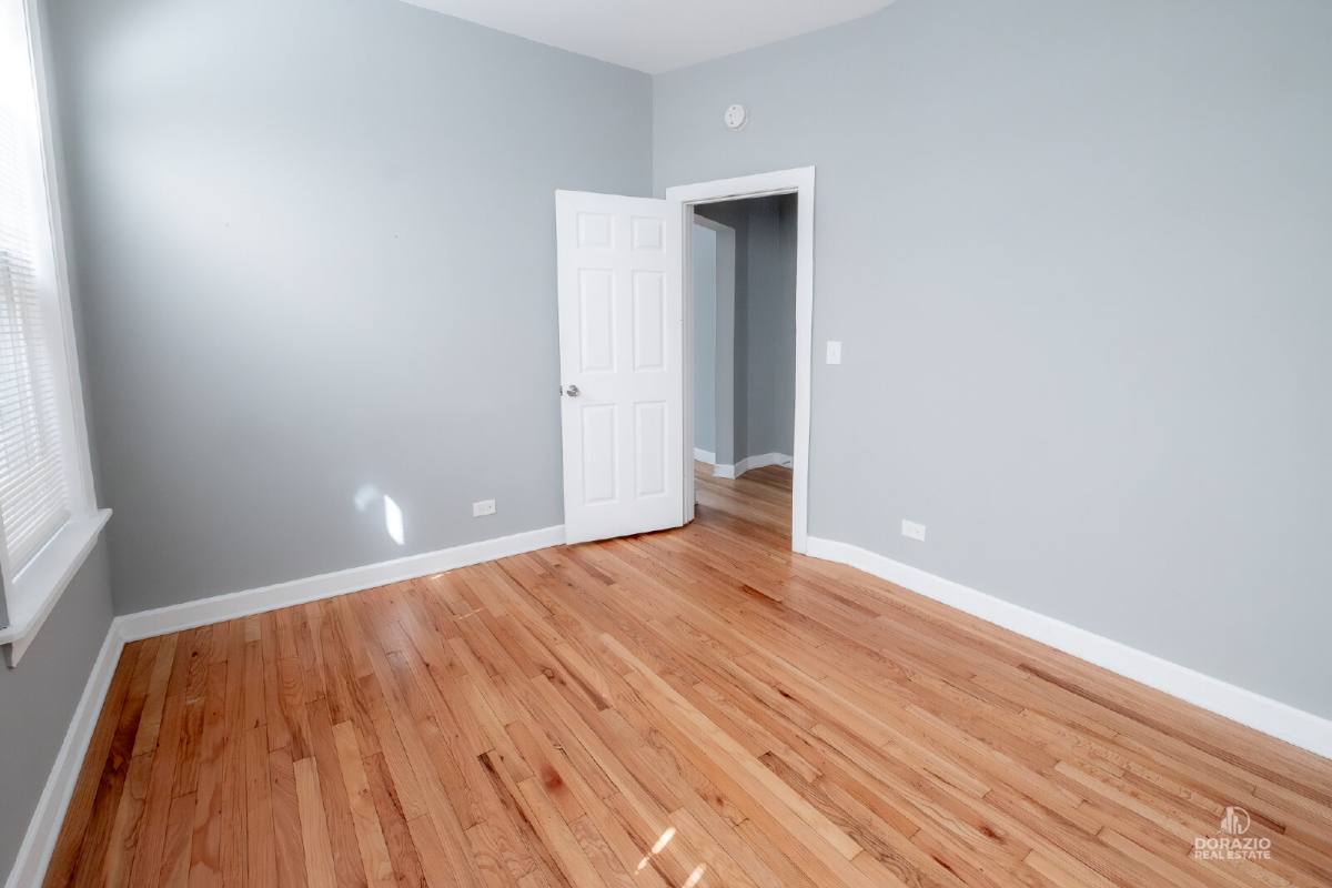 Apartment for rent at 6111 S Eberhart Ave #2, Chicago, IL 60637