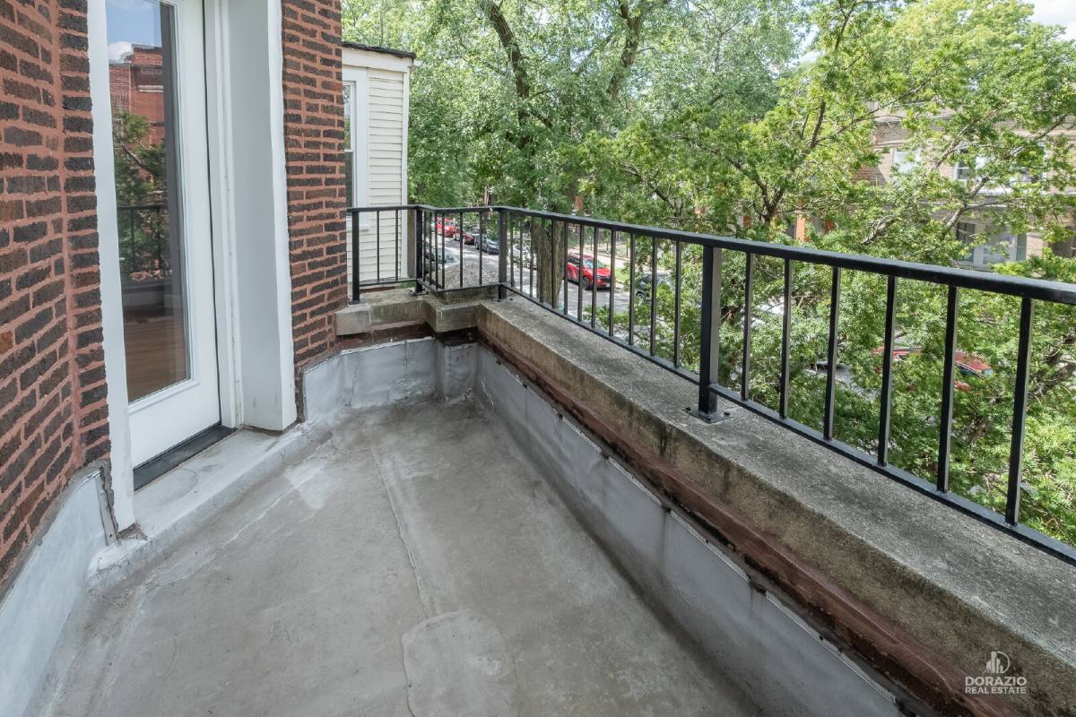 Apartment for rent at 6111 S Eberhart Ave #2, Chicago, IL 60637