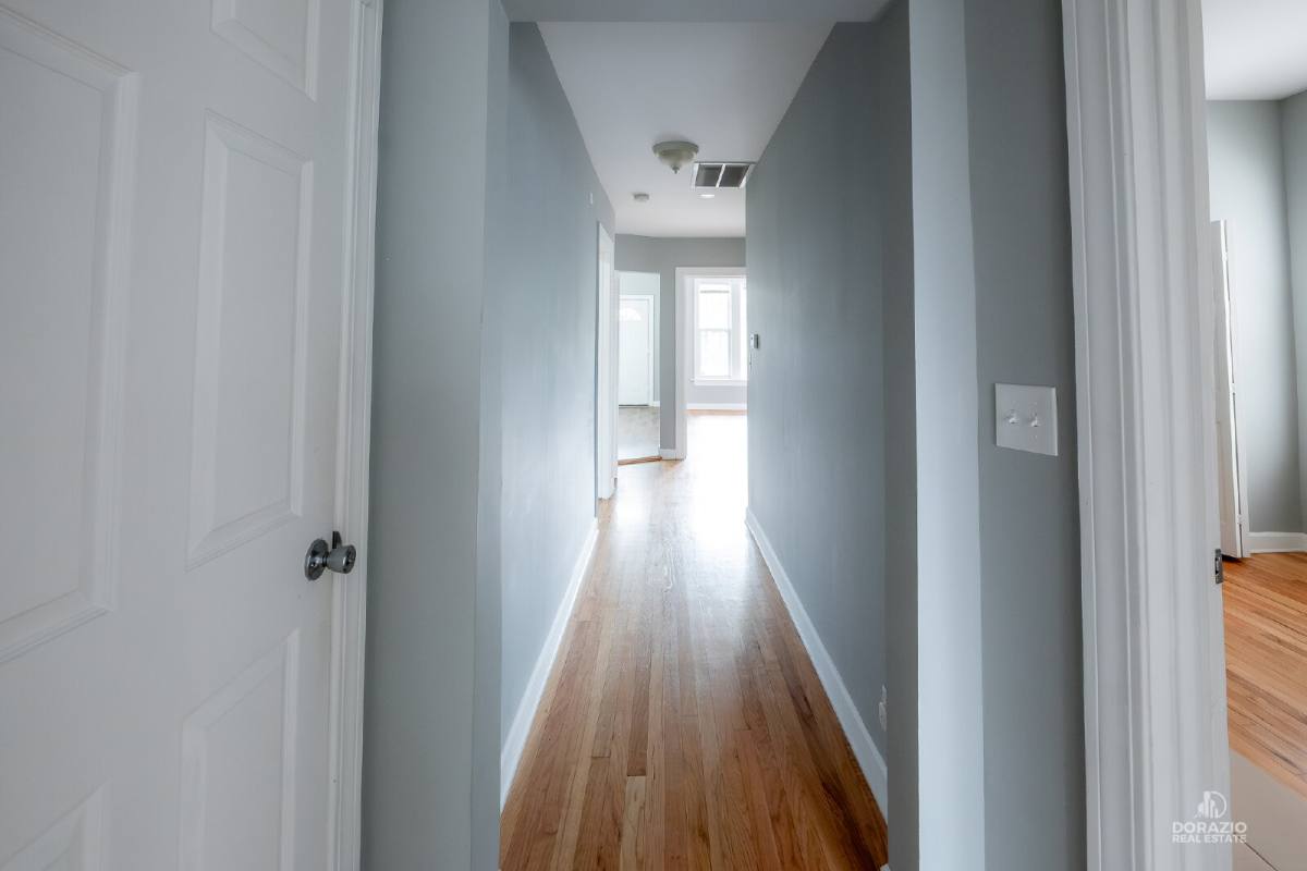Apartment for rent at 6111 S Eberhart Ave #2, Chicago, IL 60637