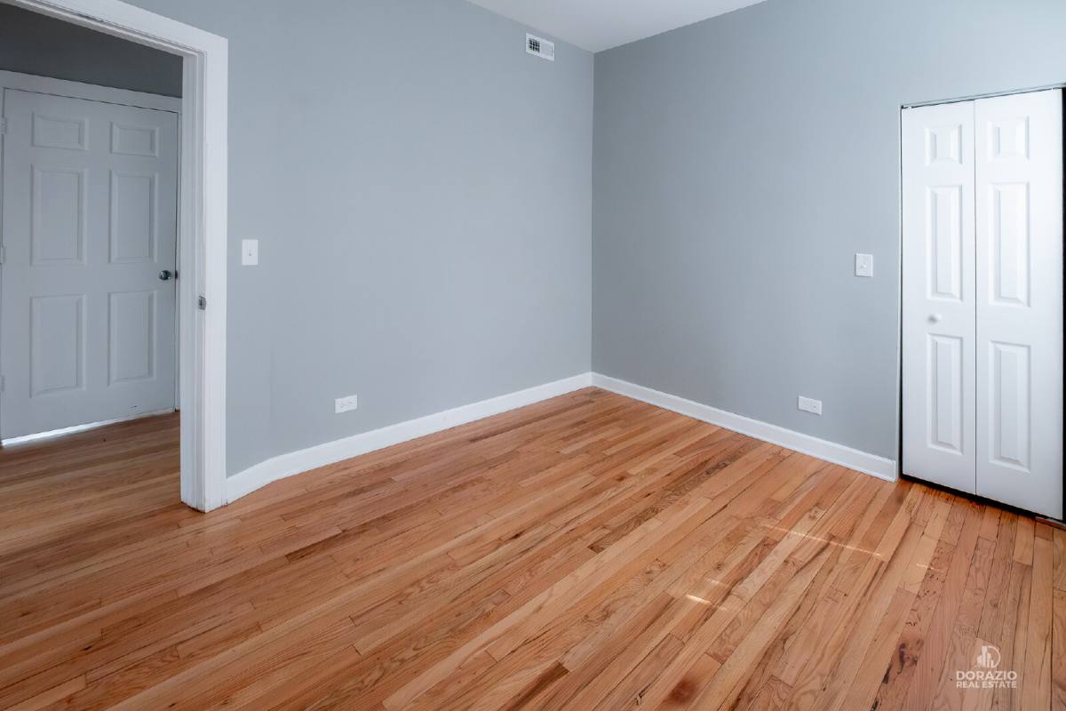 Apartment for rent at 6111 S Eberhart Ave #2, Chicago, IL 60637