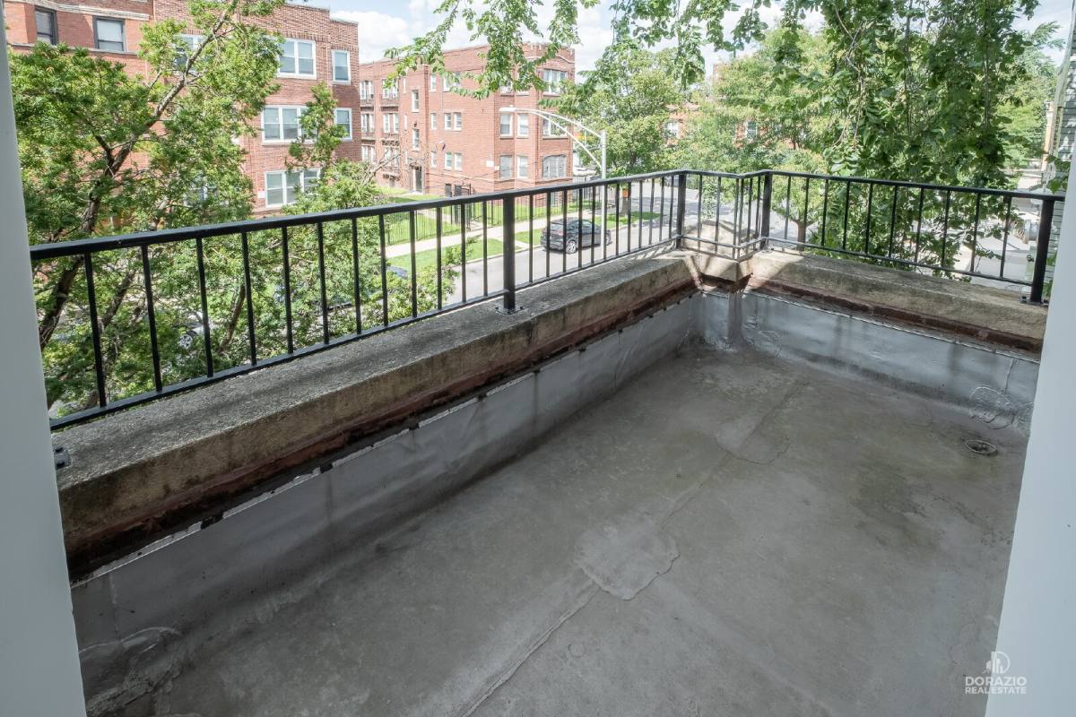 Apartment for rent at 6111 S Eberhart Ave #2, Chicago, IL 60637