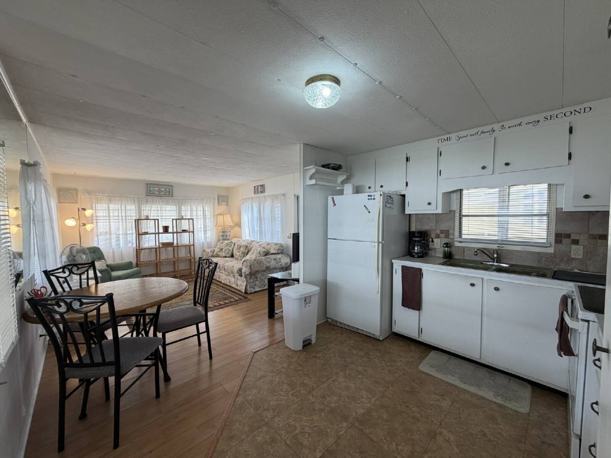 4 7th St W, Nokomis, FL 34275 - House for Rent - Image 7