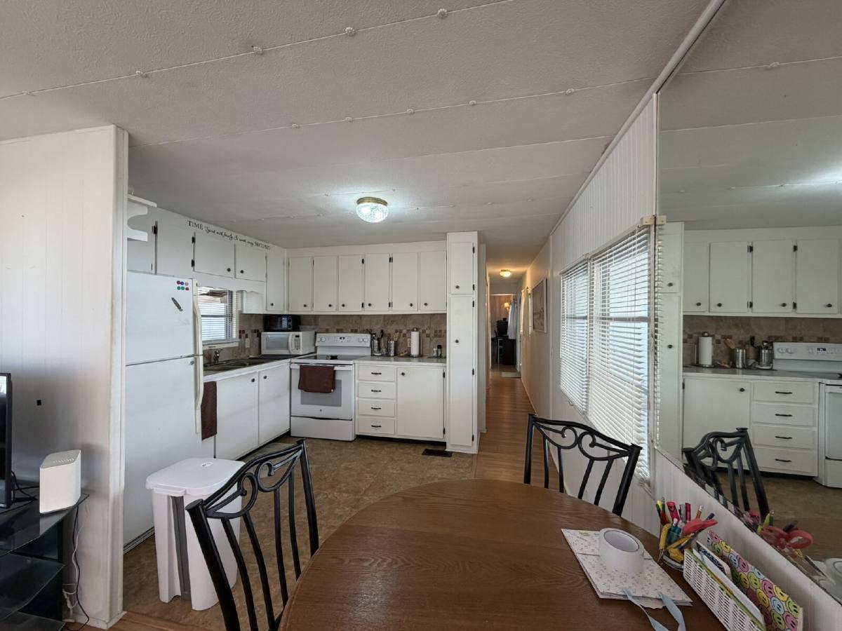 4 7th St W, Nokomis, FL 34275 - House for Rent - Image 5