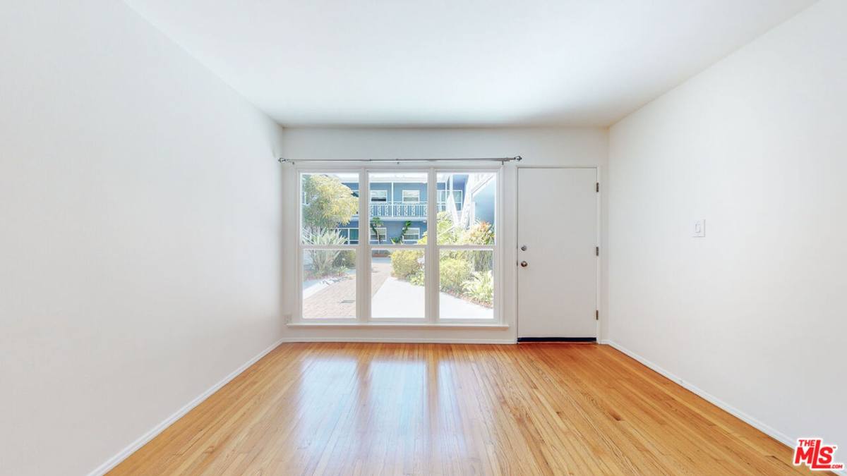 Apartment for rent at 11284 Montana Ave, Los Angeles, CA 90049