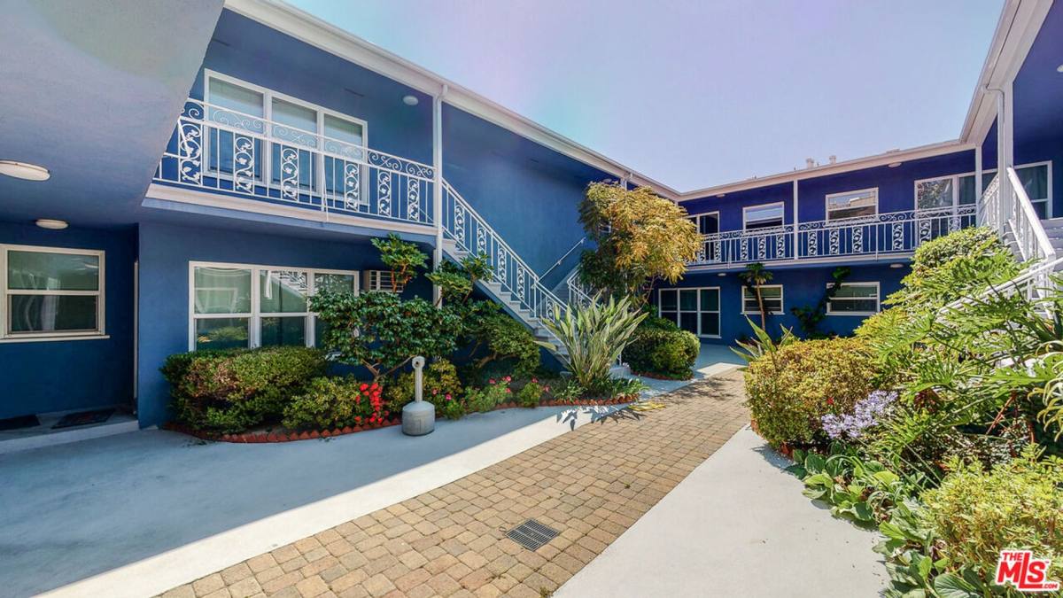 Apartment for rent at 11284 Montana Ave, Los Angeles, CA 90049
