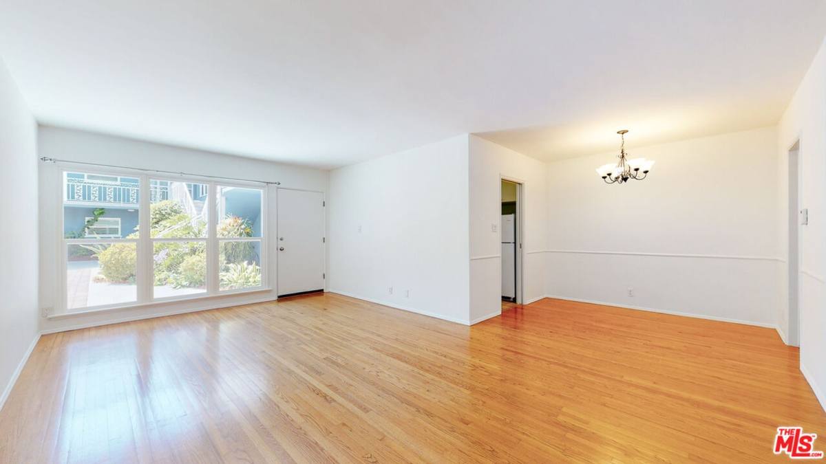 Apartment for rent at 11284 Montana Ave, Los Angeles, CA 90049