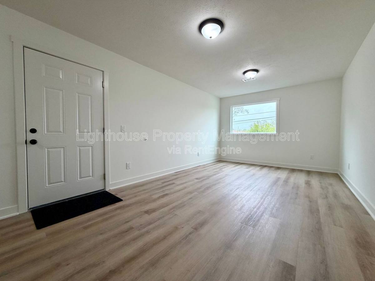Apartment for rent at 310 Allen Ave, Muskegon, MI 49442