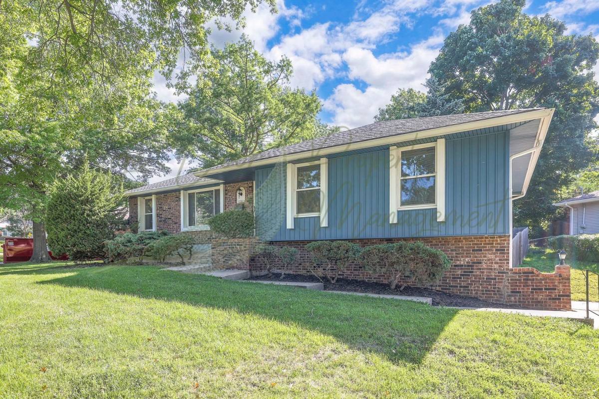 House for rent at 11913 Sycamore Ave, Grandview, MO 64030