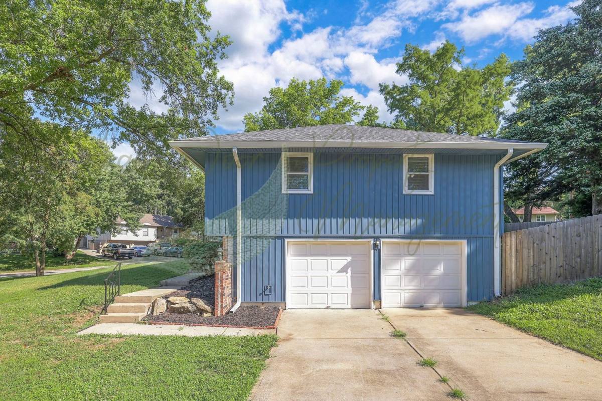 House for rent at 11913 Sycamore Ave, Grandview, MO 64030