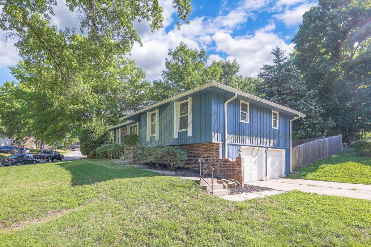 House for rent at 11913 Sycamore Ave, Grandview, MO 64030