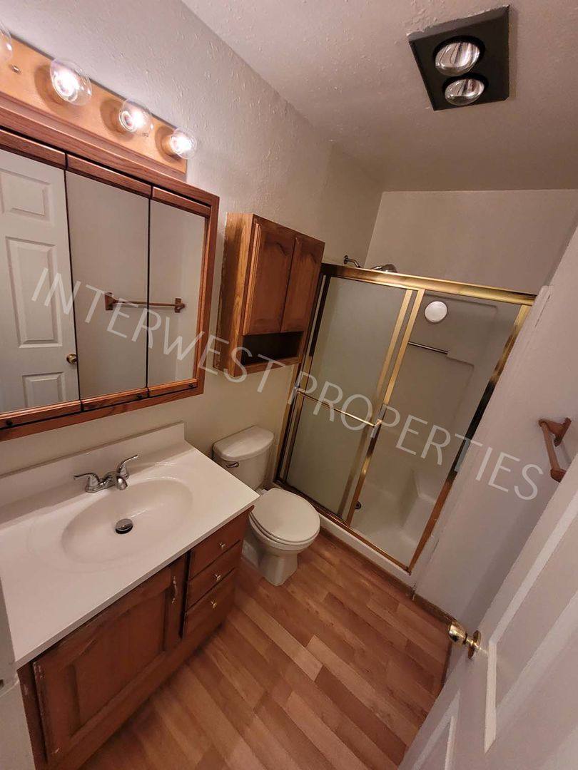 House for rent at 16045 Swan Ave, Oregon City, OR 97045