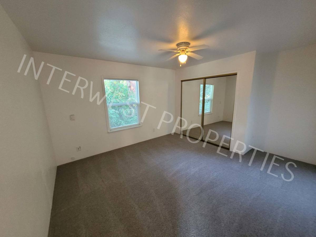 House for rent at 16045 Swan Ave, Oregon City, OR 97045