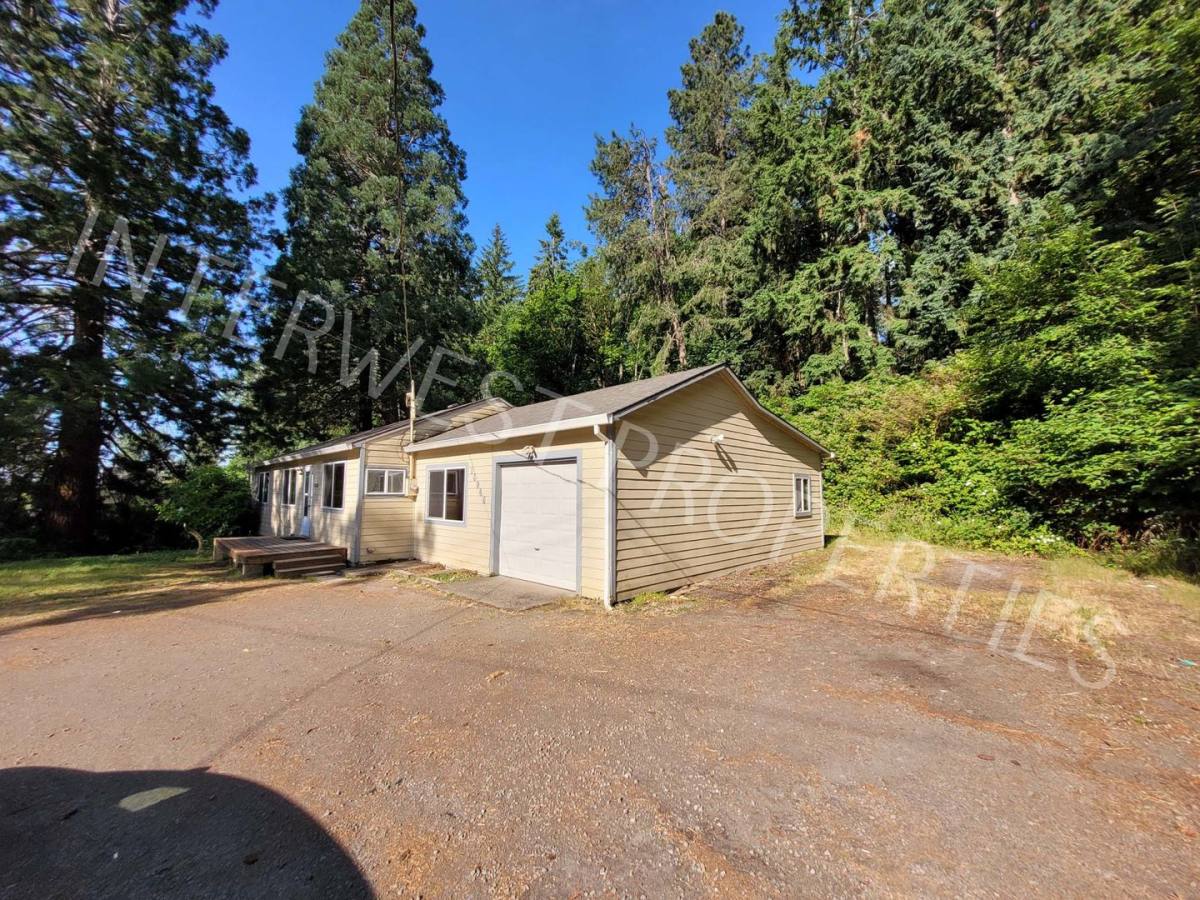 House for rent at 16045 Swan Ave, Oregon City, OR 97045