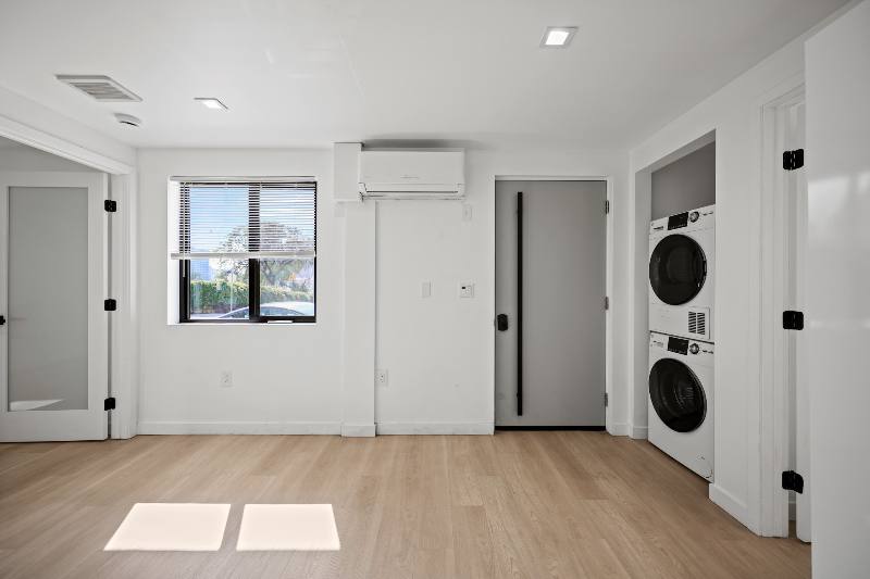 Apartment for rent at 1139 Bellevue Ave #6, Los Angeles, CA 90012