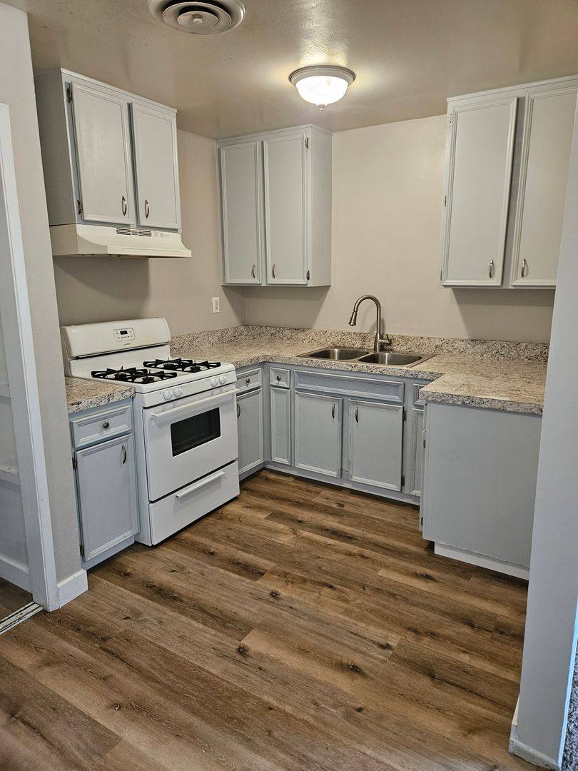 Apartment for rent at 2125 Jubilee Dr, Wasco, CA 93280