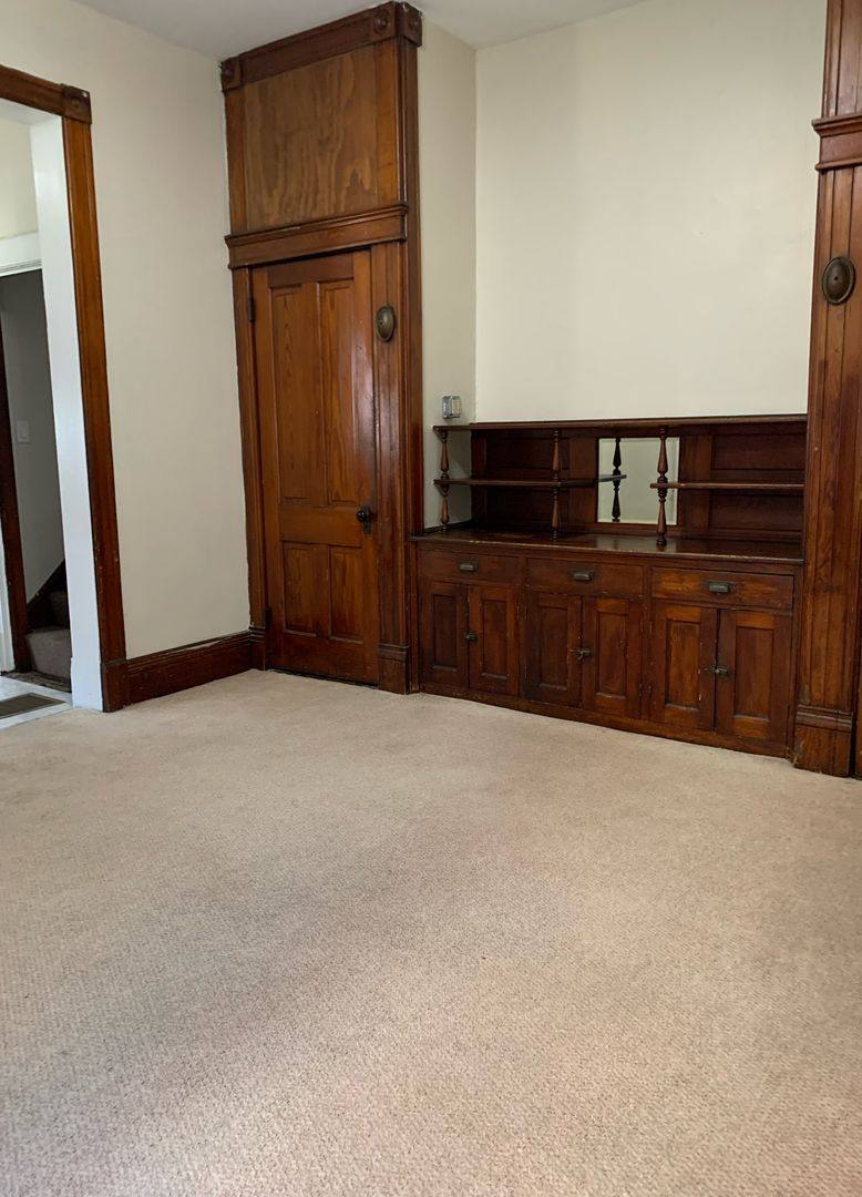Apartment for rent at 422 W Loras St, Dubuque, IA 52001