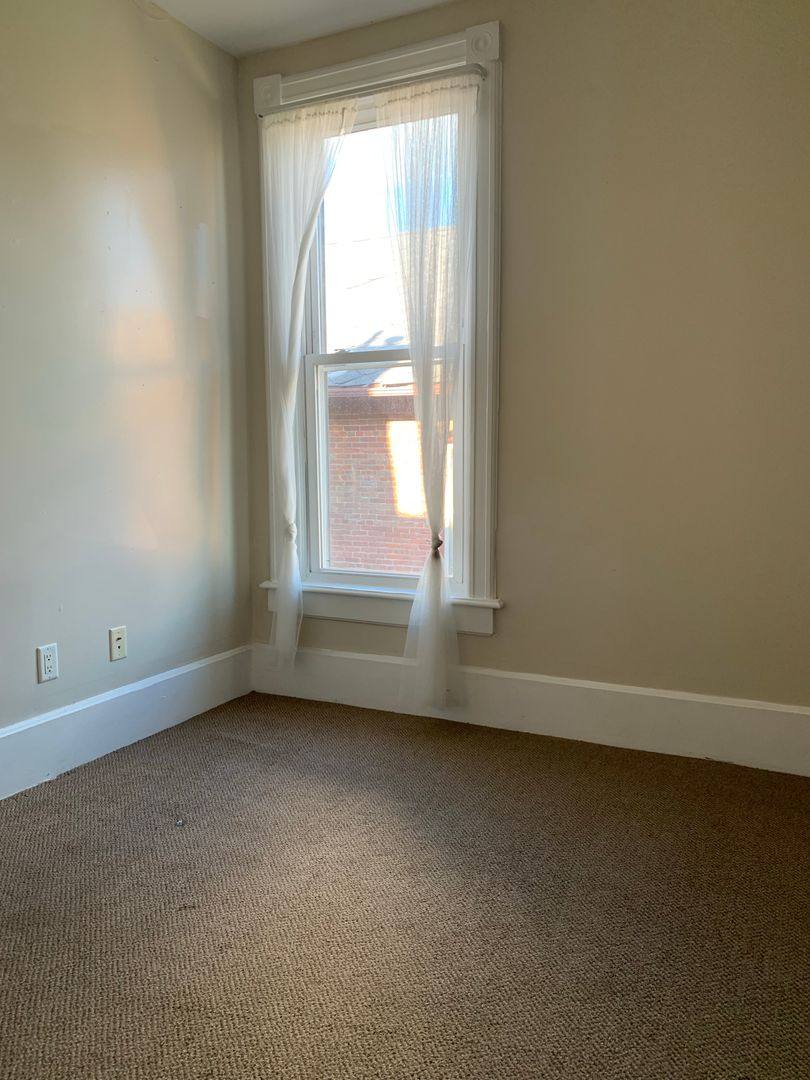 Apartment for rent at 422 W Loras St, Dubuque, IA 52001