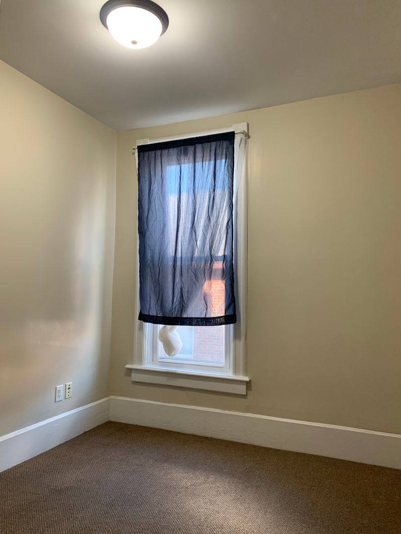 Apartment for rent at 422 W Loras St, Dubuque, IA 52001