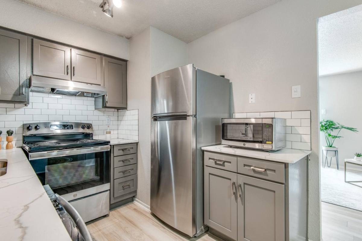 Apartment for rent at Hardwood Luxury Apartment Homes, 8500 N Harwood Rd, North Richland Hills, TX 76180