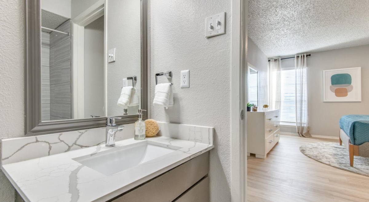 Apartment for rent at Hardwood Luxury Apartment Homes, 8500 N Harwood Rd, North Richland Hills, TX 76180