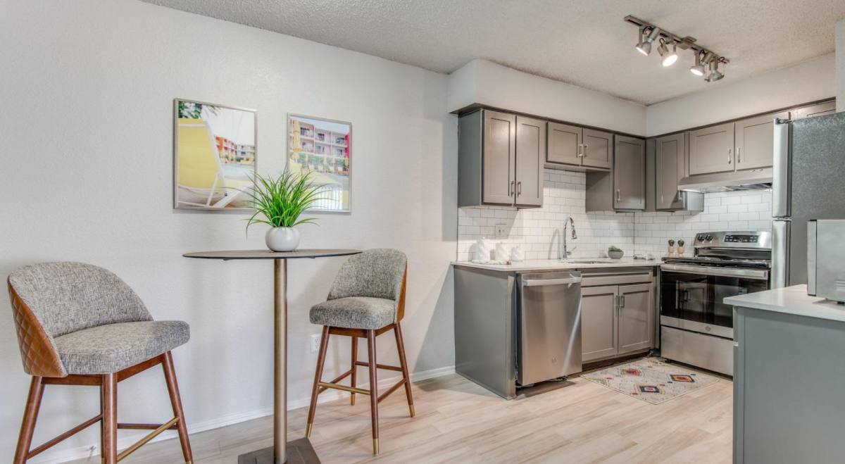 Apartment for rent at Hardwood Luxury Apartment Homes, 8500 N Harwood Rd, North Richland Hills, TX 76180