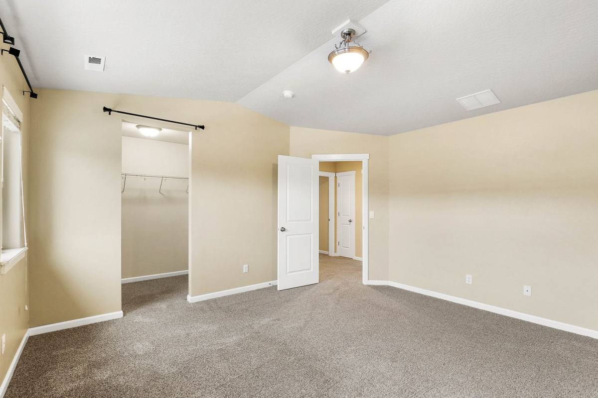 House for rent at 2121 N Country Vista Blvd, Liberty Lake, WA 99019
