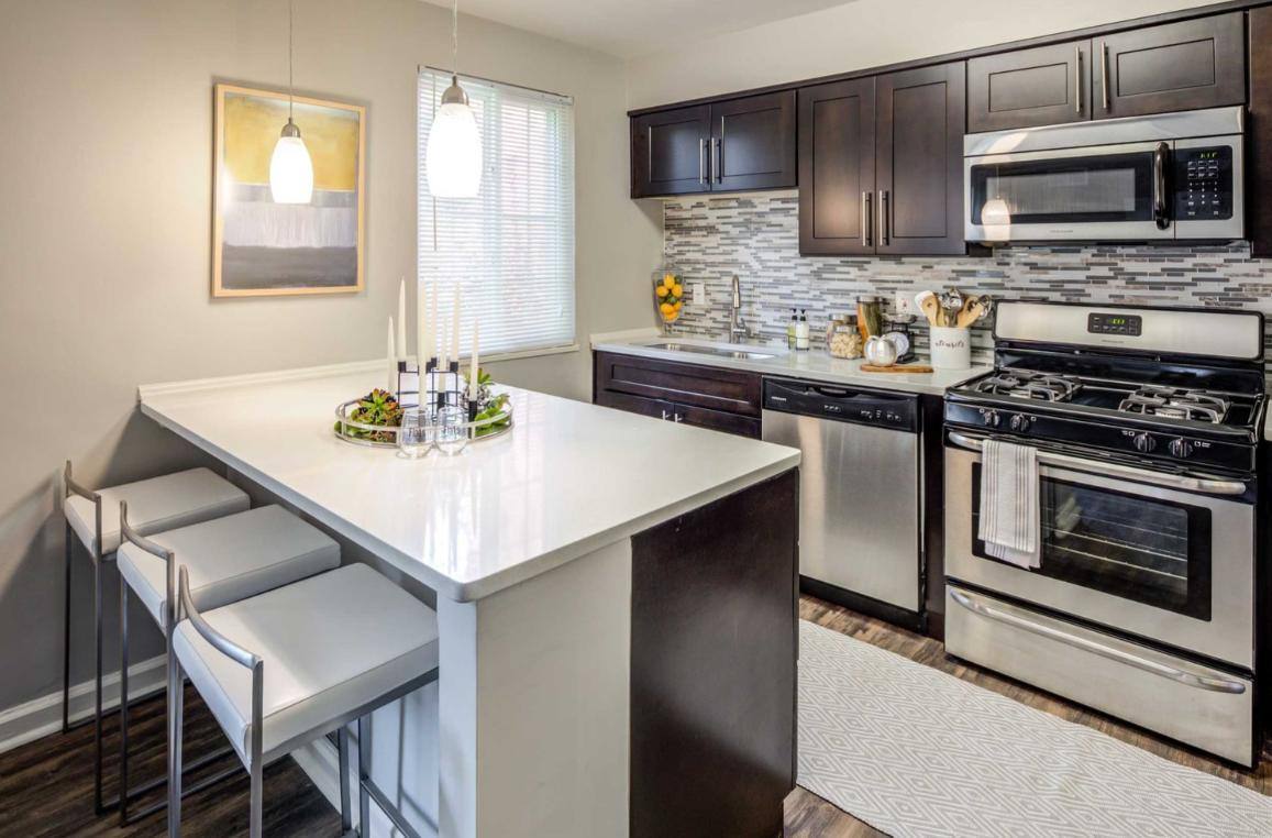 Apartment for rent at The Flats at Douglas, 2704 Kenwood Blvd, Toledo, OH 43606