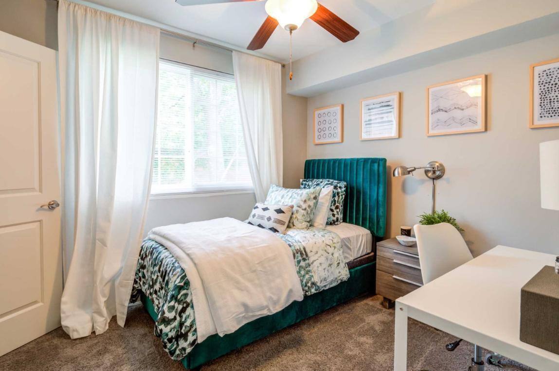 Apartment for rent at The Flats at Douglas, 2704 Kenwood Blvd, Toledo, OH 43606