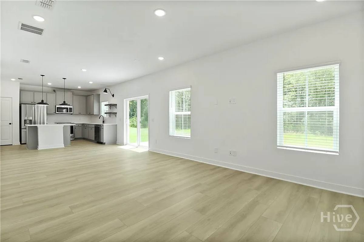 House for rent at 176 Kingswood Circle, Bloomingdale, GA 31302