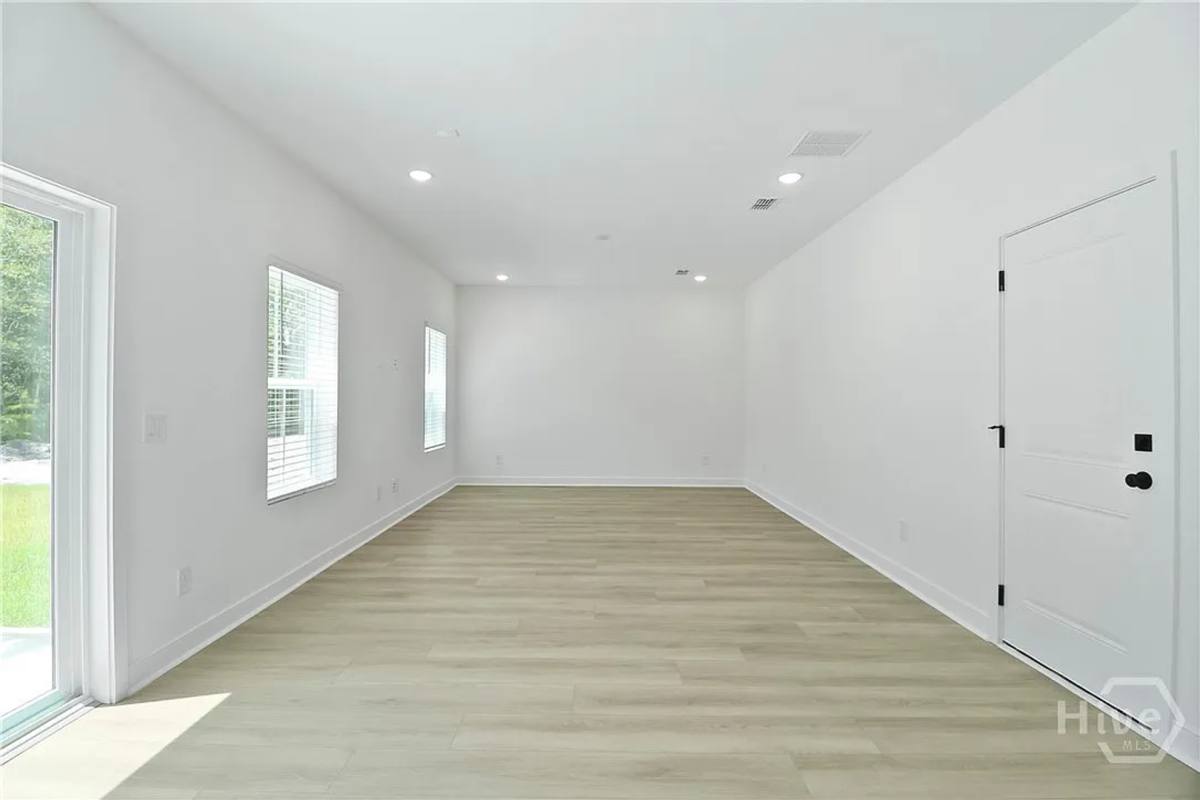 House for rent at 176 Kingswood Circle, Bloomingdale, GA 31302