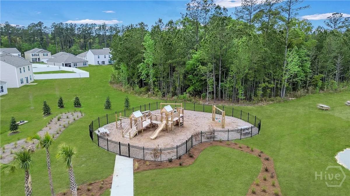 House for rent at 176 Kingswood Circle, Bloomingdale, GA 31302