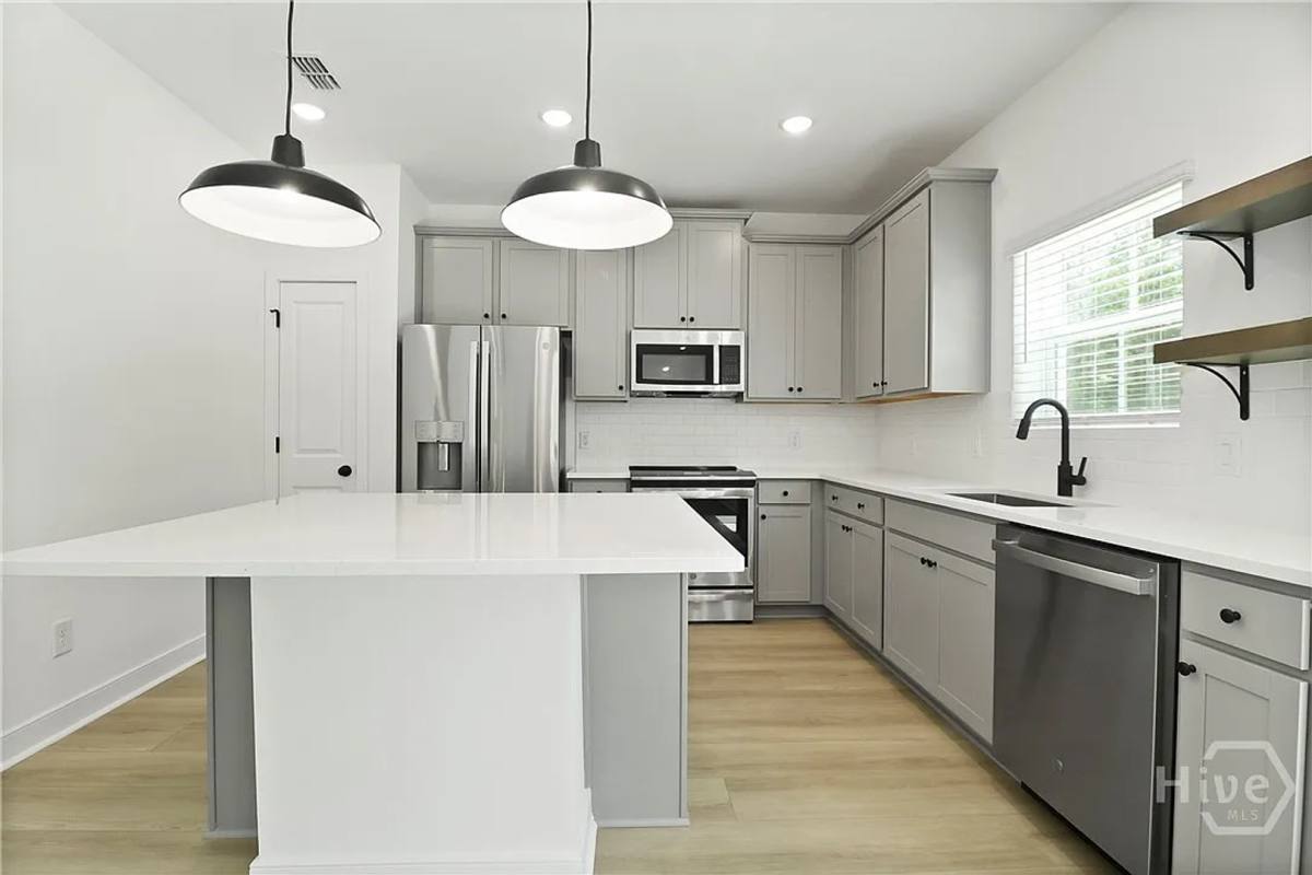 House for rent at 176 Kingswood Circle, Bloomingdale, GA 31302
